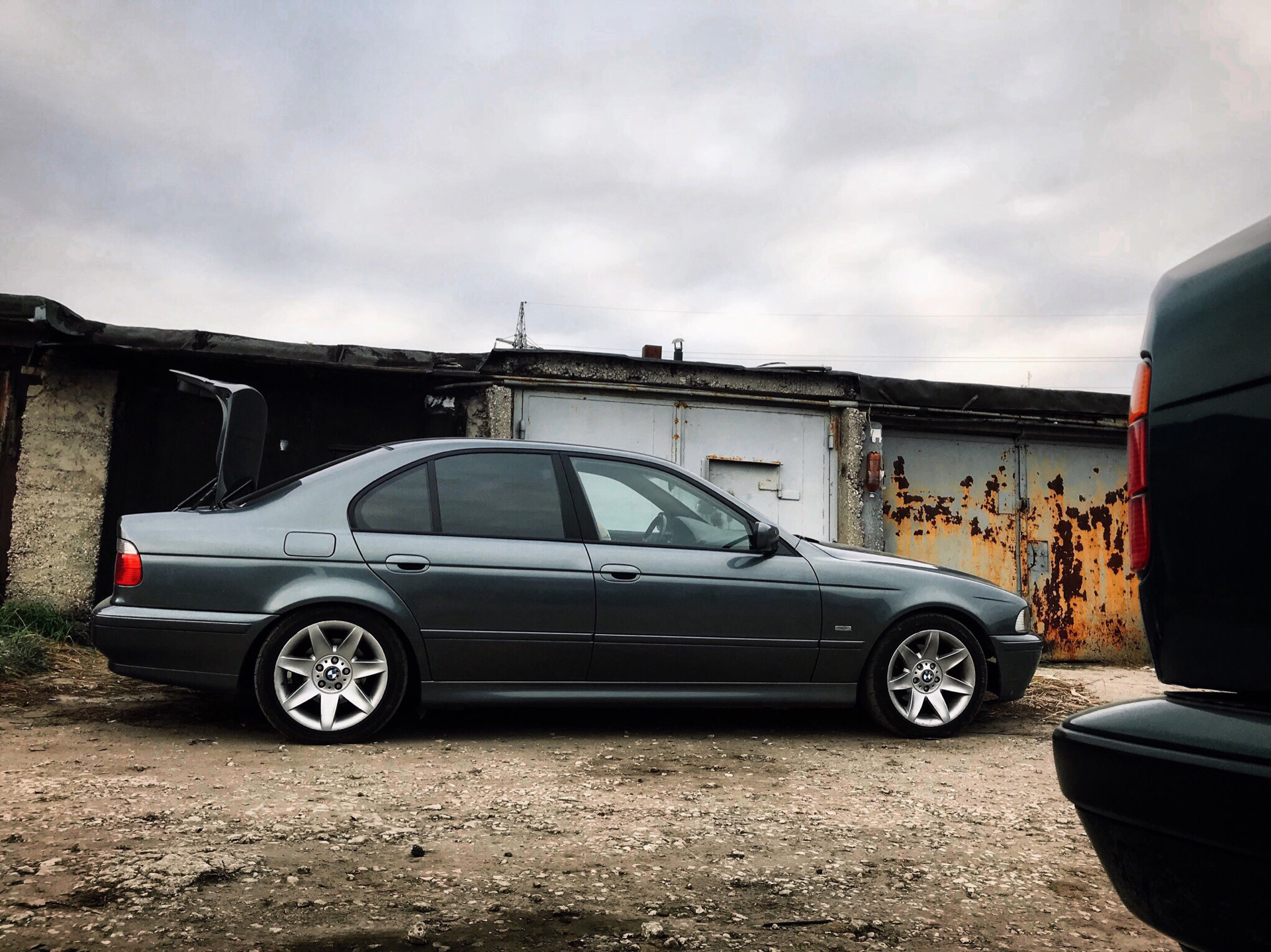 Тест бмв е39. BMW e39 дорожный просвет. БМВ е39 клиренс. Е39 клиренс. Дорожный просвет БМВ е46.
