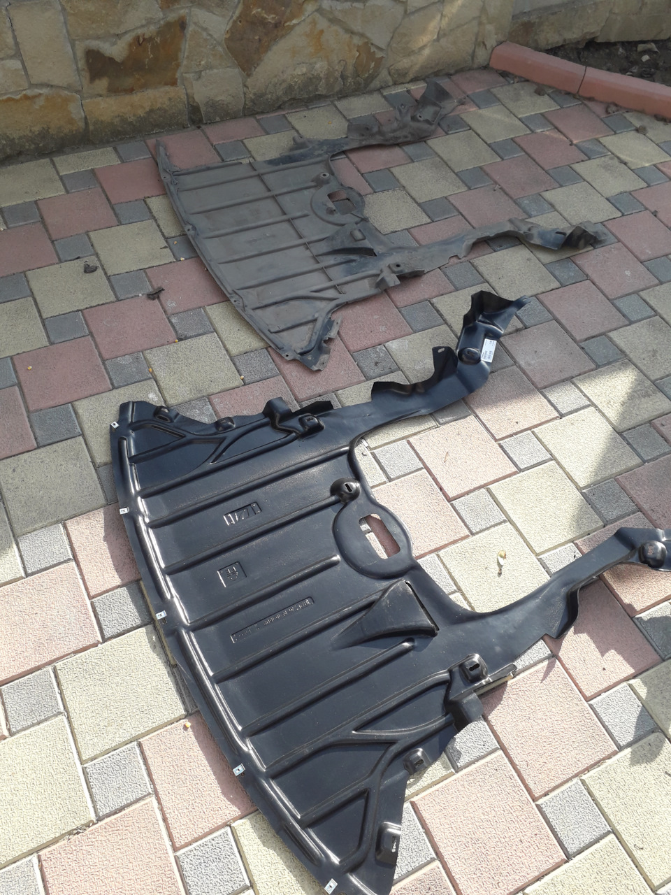 Экран моторного отсека/Underhood shield/51752990575 — BMW X1