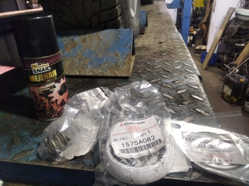 Замена кольца выхлопной трубы — Mitsubishi Lancer X, 2 л, 2008 года ...