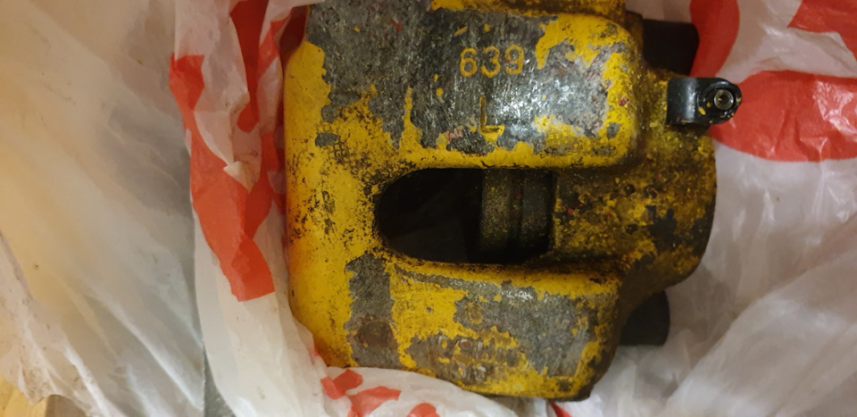 Восстановление заклинившего суппорта — BMW 3 series Coupe (E36), 2,5 л ...