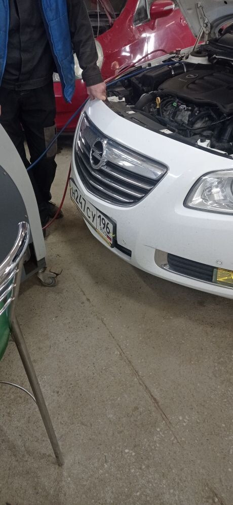 Заправил кондер — Opel Insignia (1G)