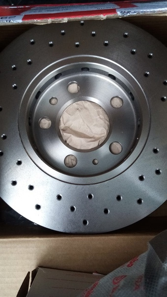 Замена передних тормозных дисков и колодок 14.10.2021 пробег 170400 км ...