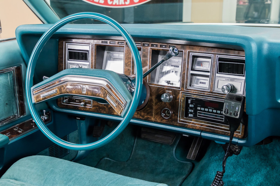 Lincoln Mark V 1979 — Lincoln Town Car I