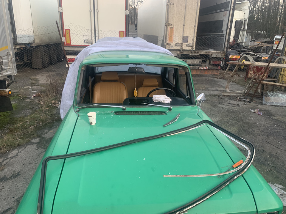 Лобовое стекло москвич 2140. Москвич 408 заднее стекло с подогревом. Лобовое стекло москвич 2140. Диффузор лобового стекла москвич 412. Лобовое стекло москвич 2140.