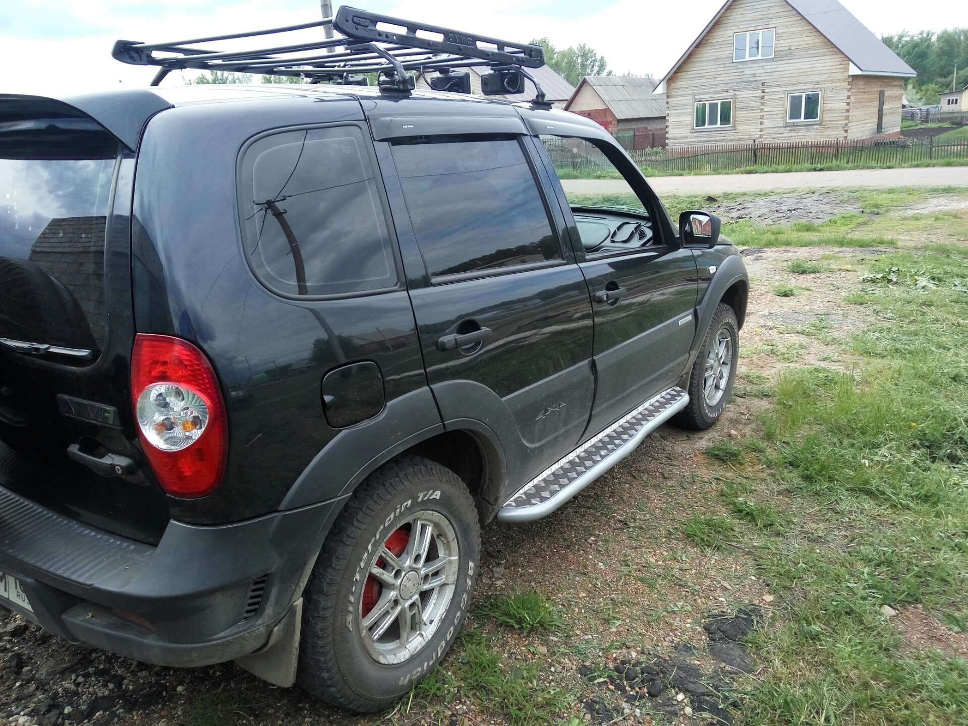 Защита порогов или элемент декора? — Chevrolet Niva GLX, 1,6 л, 2012 года |  тюнинг | DRIVE2