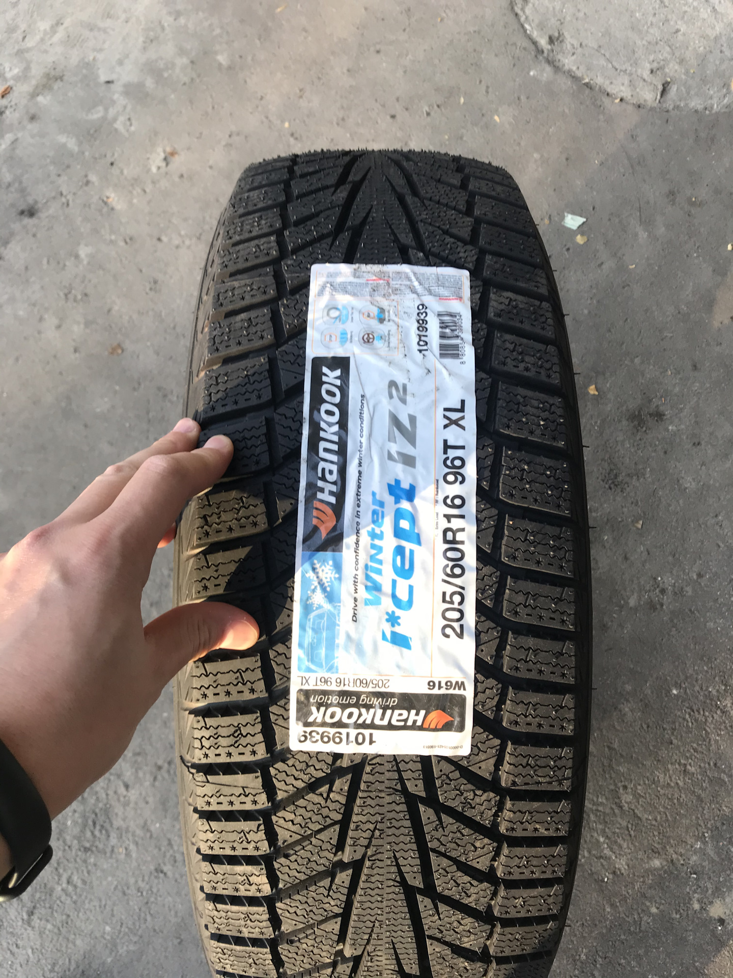 Hankook winter iz2 w616