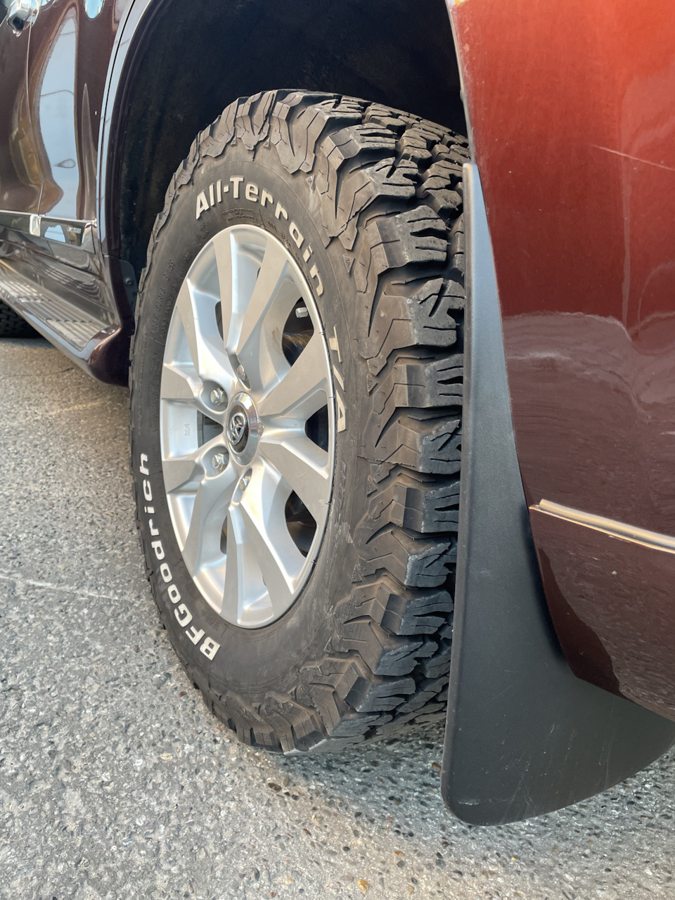 Демисезонные шины обули — Toyota Land Cruiser 200, 4,6 л, 2016 года ...