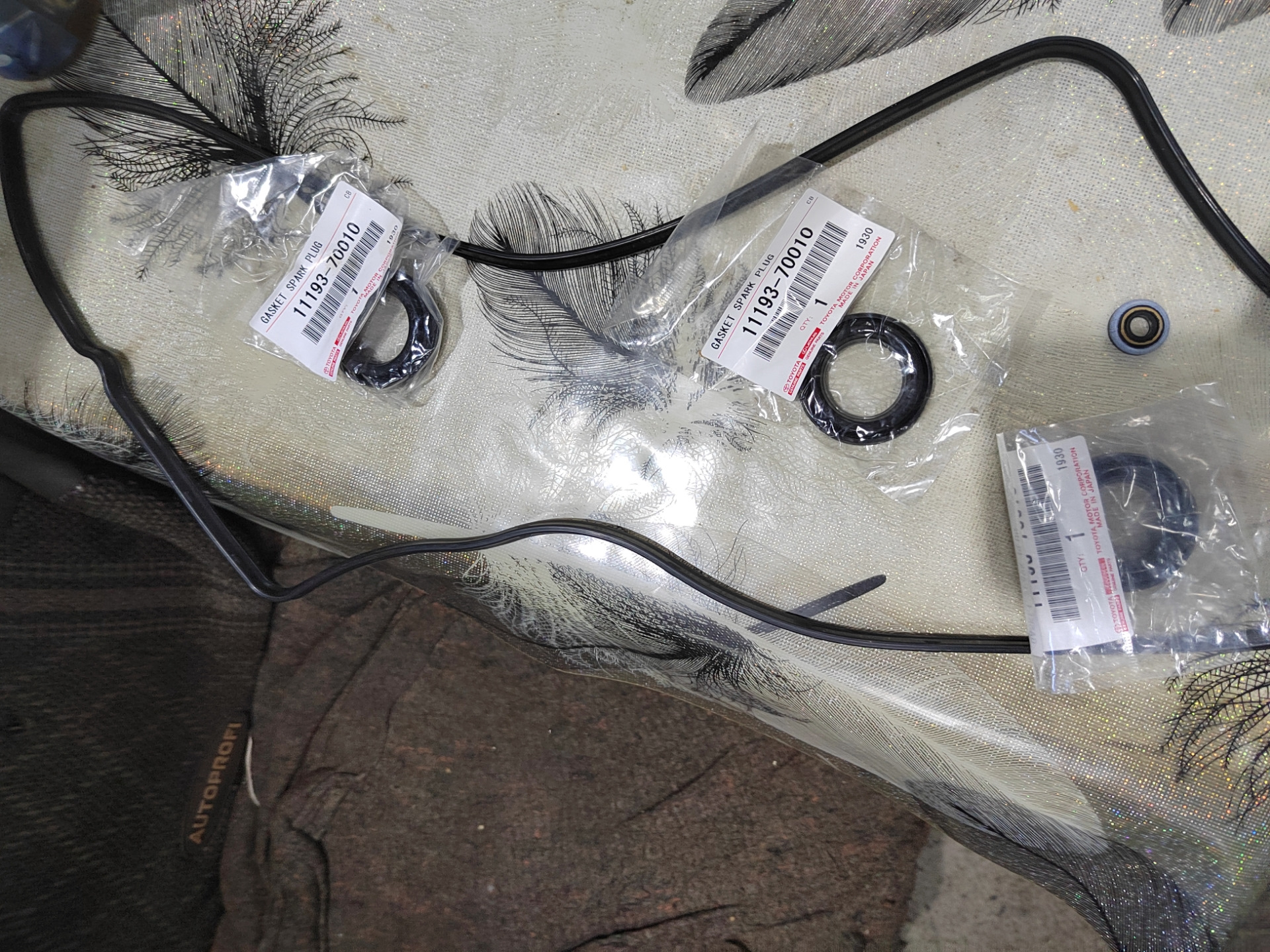 Замена сальников свечных колодцев — Toyota Land Cruiser Prado 150 ...