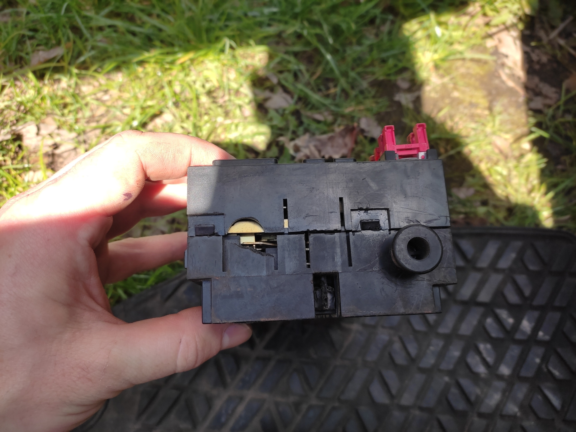 Замена блока предохранителей гольф 2 1.3 инжектор — Volkswagen Golf Mk2 ...