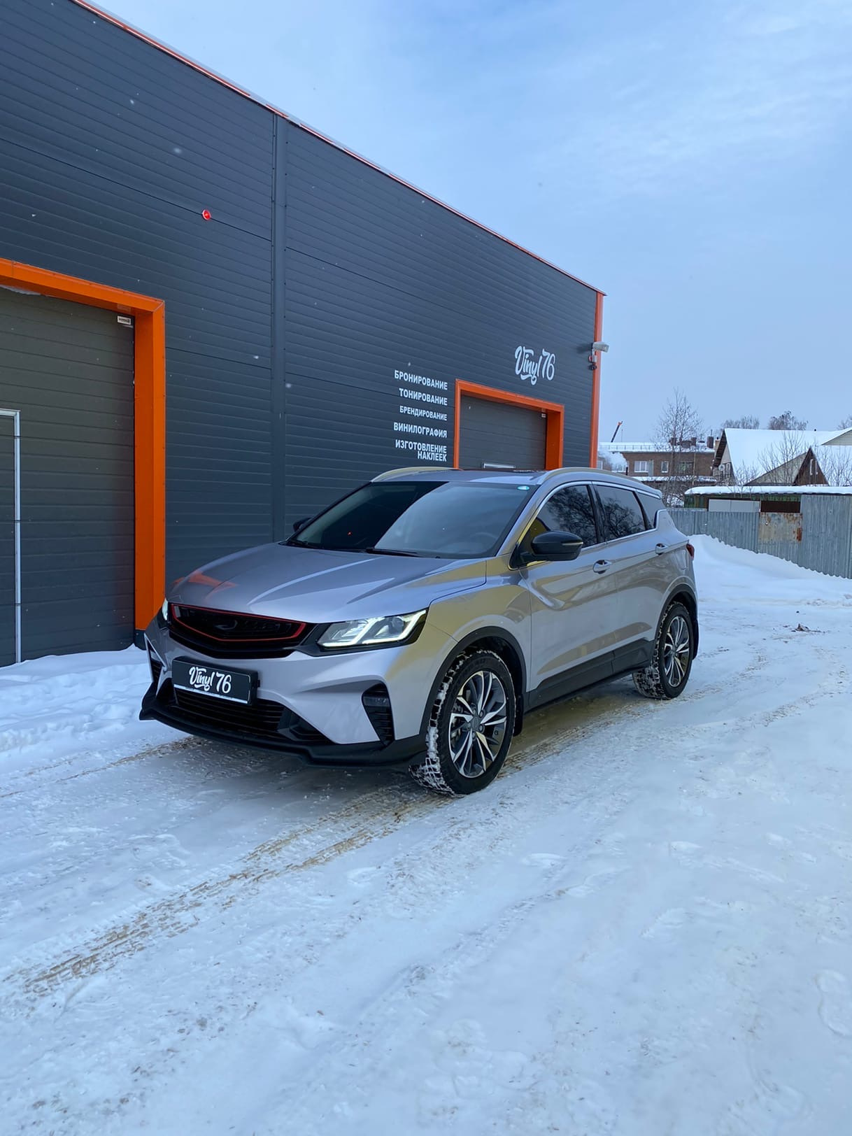 Джил моджаро. Geely Atlas антихром. Geely Coolray антихром. Geely Coolray 2022 антихром. Geely Atlas Pro 2022 антихром.