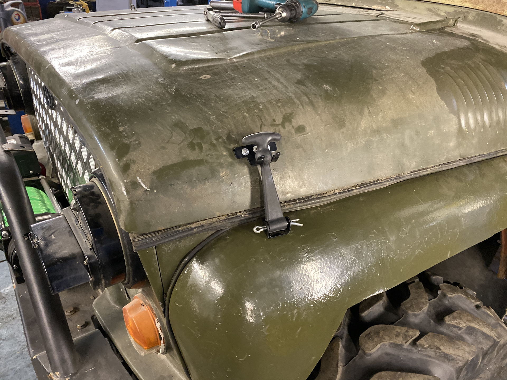 Держатели капота — УАЗ 469, 2,7 л, 1977 года | тюнинг | DRIVE2