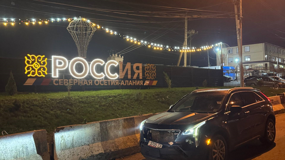 Cadillac XT4 Семейник