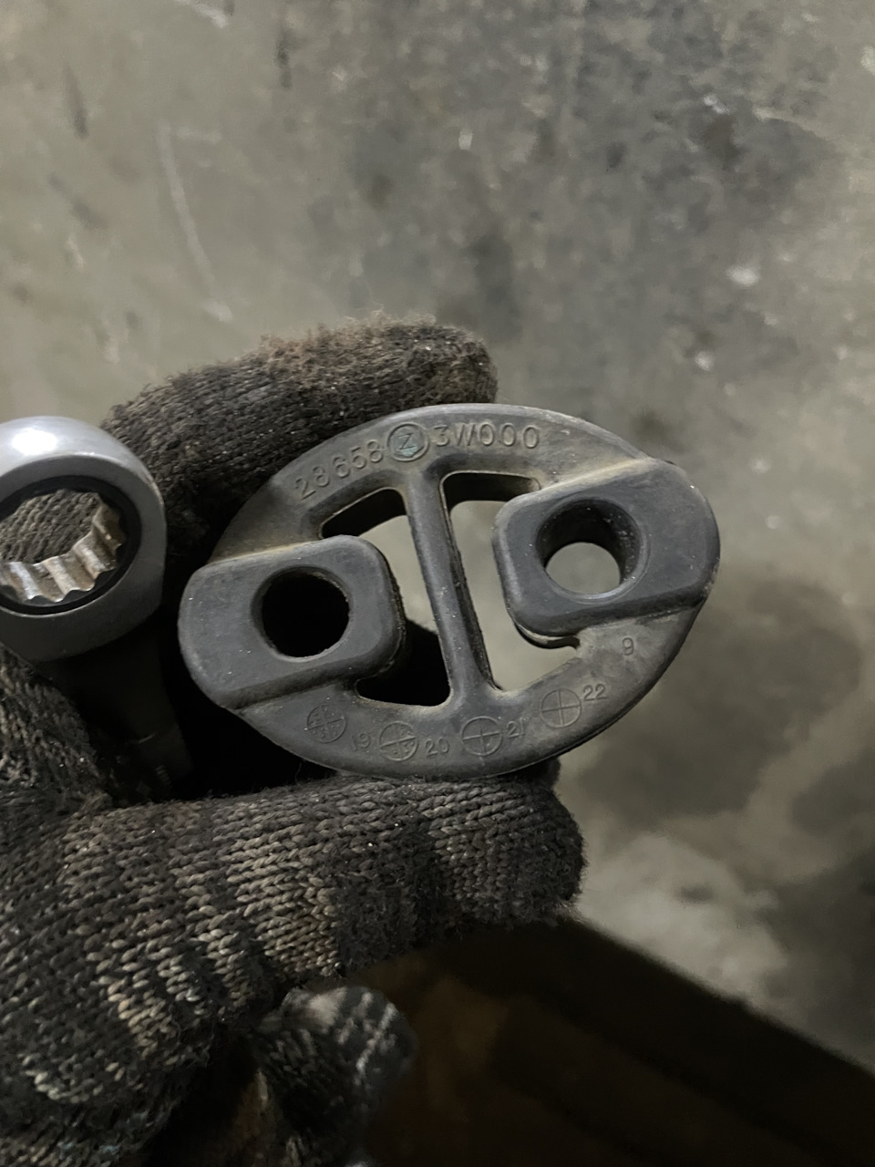 Заменил её на потолще от камаза или от машины побольше, это было видно. — Suzuki SX4 (1G). Запчасти на фото: 311000