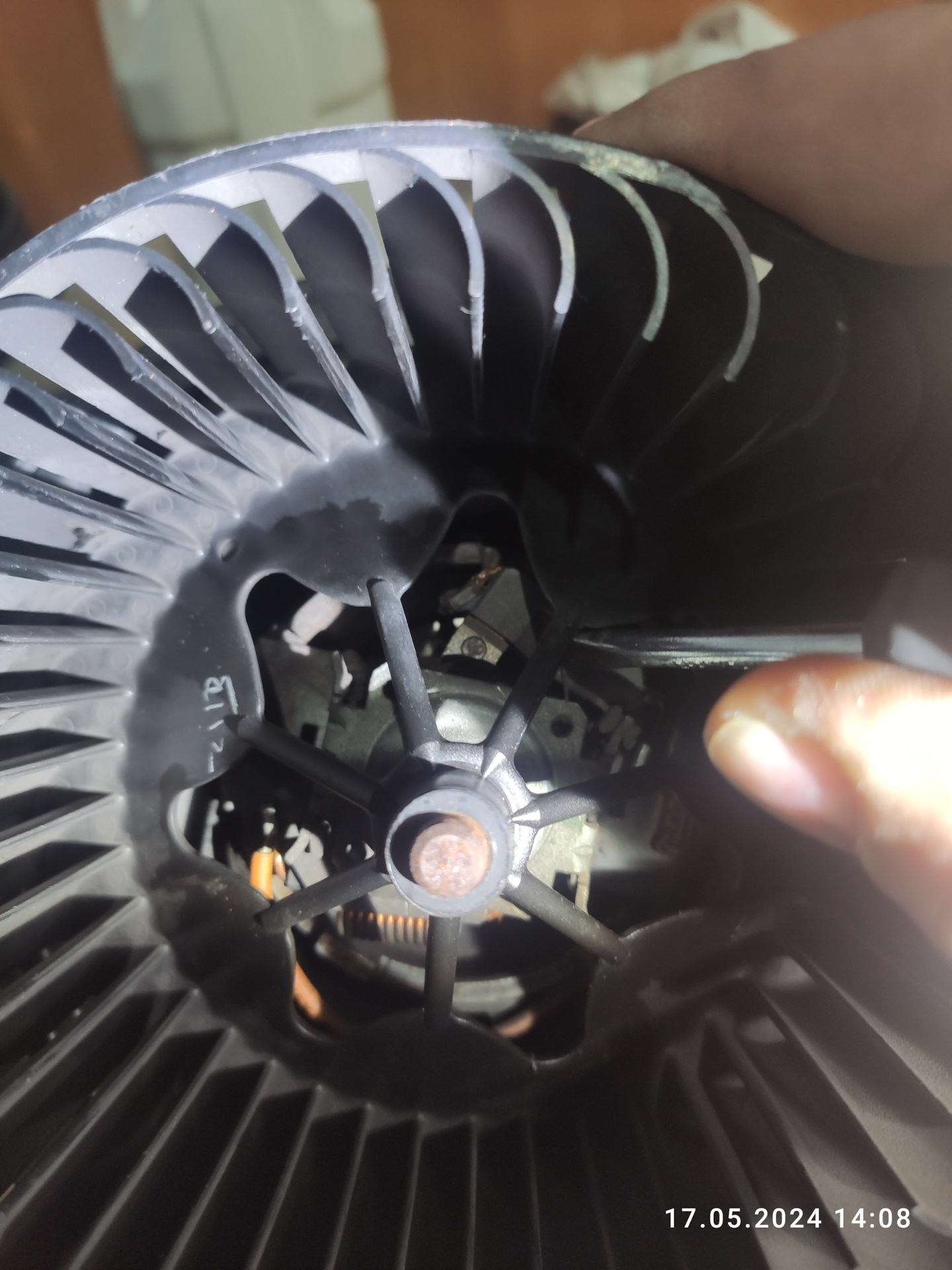 Зачем нужно постоянно включать вентилятор печки в автомобиле, особенно в летний период