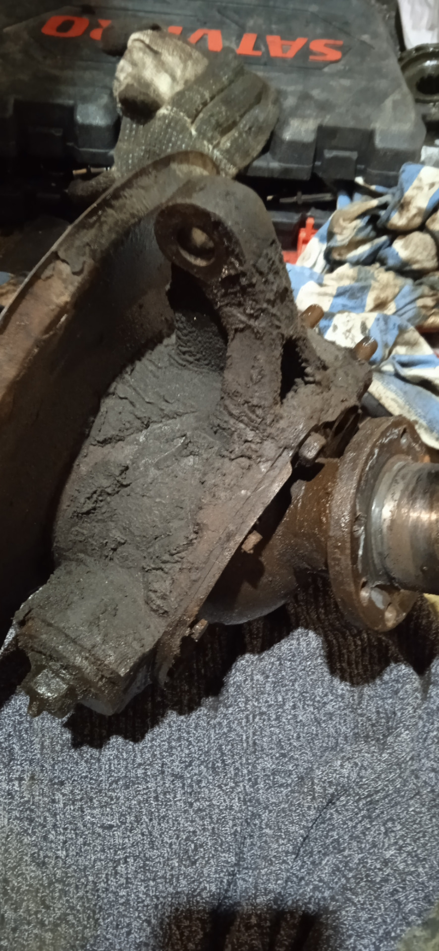 Замена сальника поворотного кулака — УАЗ Patriot, 2,7 л, 2013 года ...