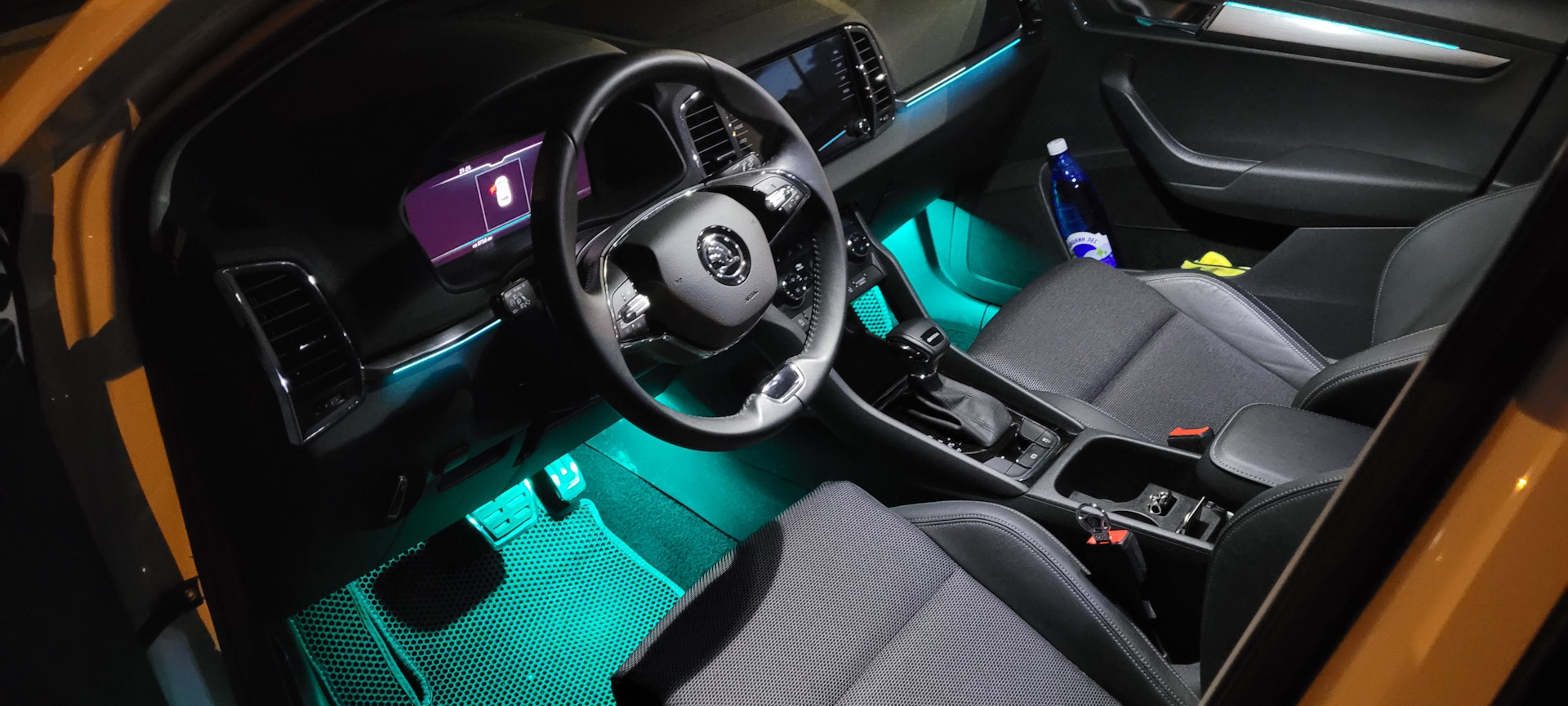 RGB подсветка пространства ног — Skoda Karoq, 1,4 л, 2021 года ...