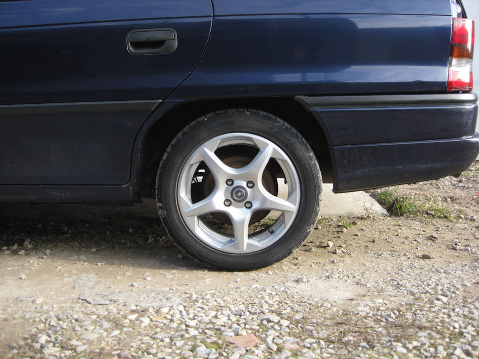 Литые диски Toyo 6Jx15 ET38 4x100 на Opel Astra F. Б/у | 20 000 ₽ в ...