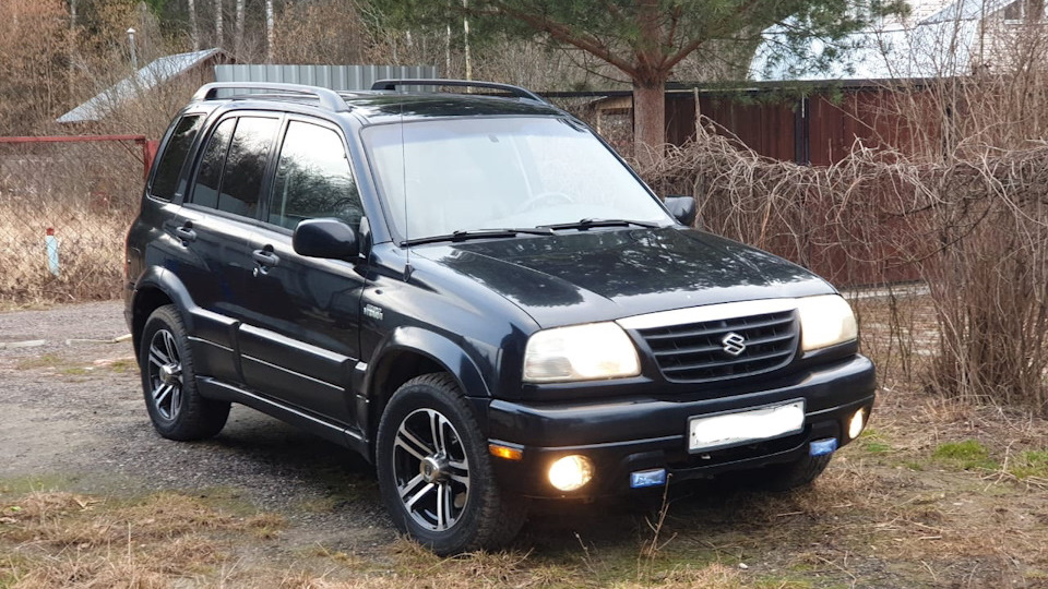 Suzuki Grand Vitara черная