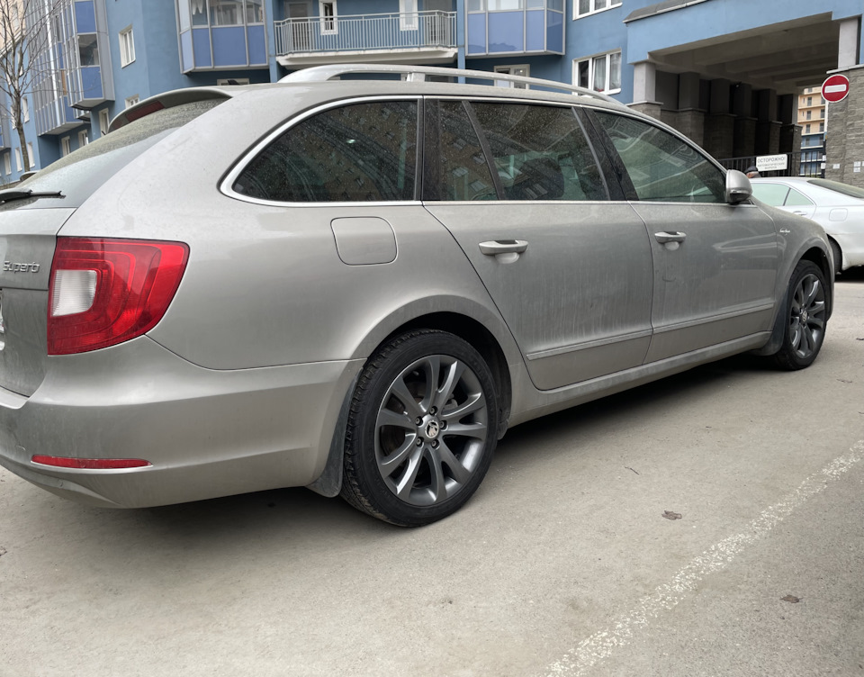 Литье r16 vs r17 — Skoda Superb Combi (Mk2), 2 л, 2012 года | колёсные ...
