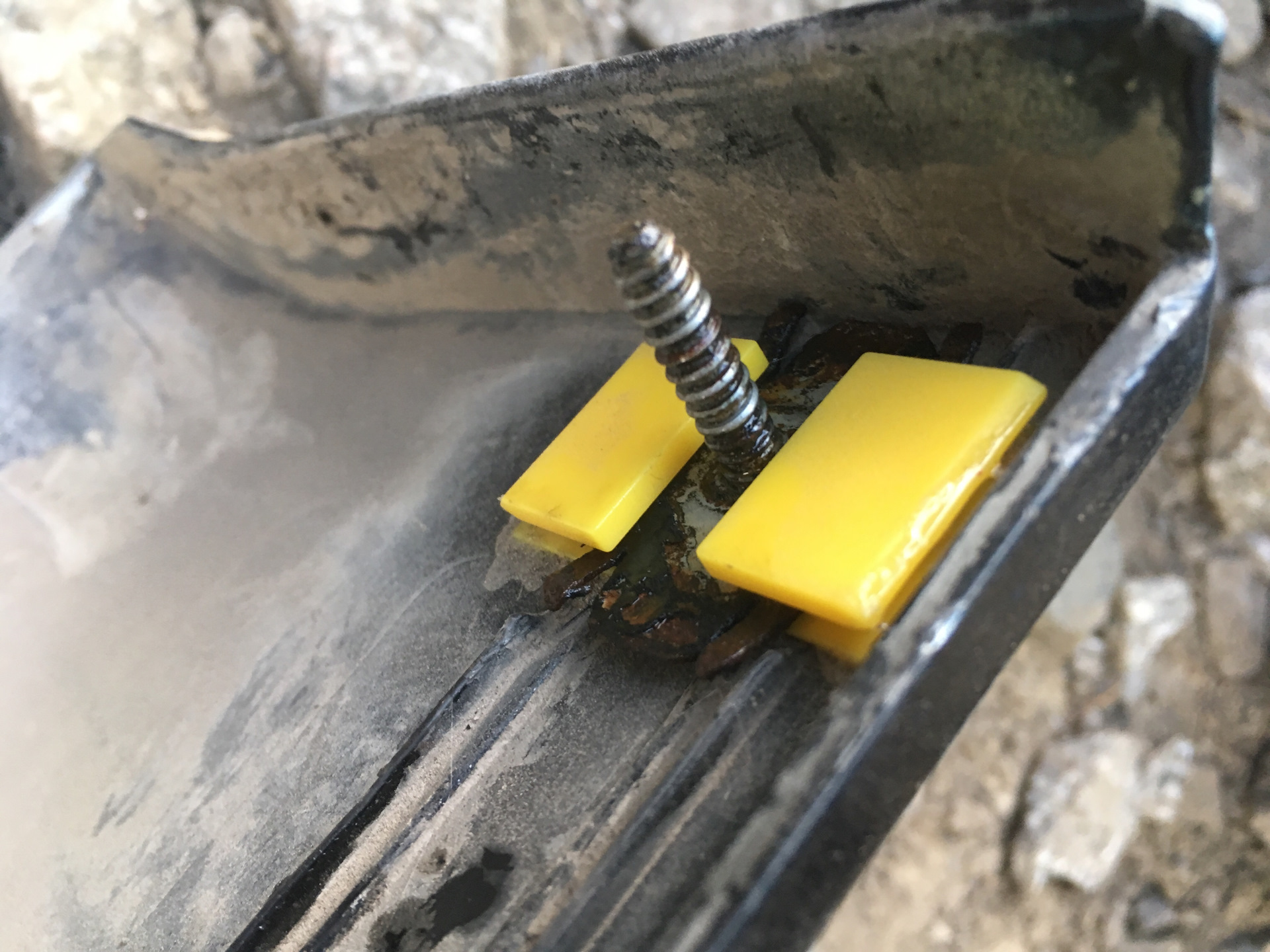 ремонтные крепления бампера. ремкомплект ушек бампера mazda 6.