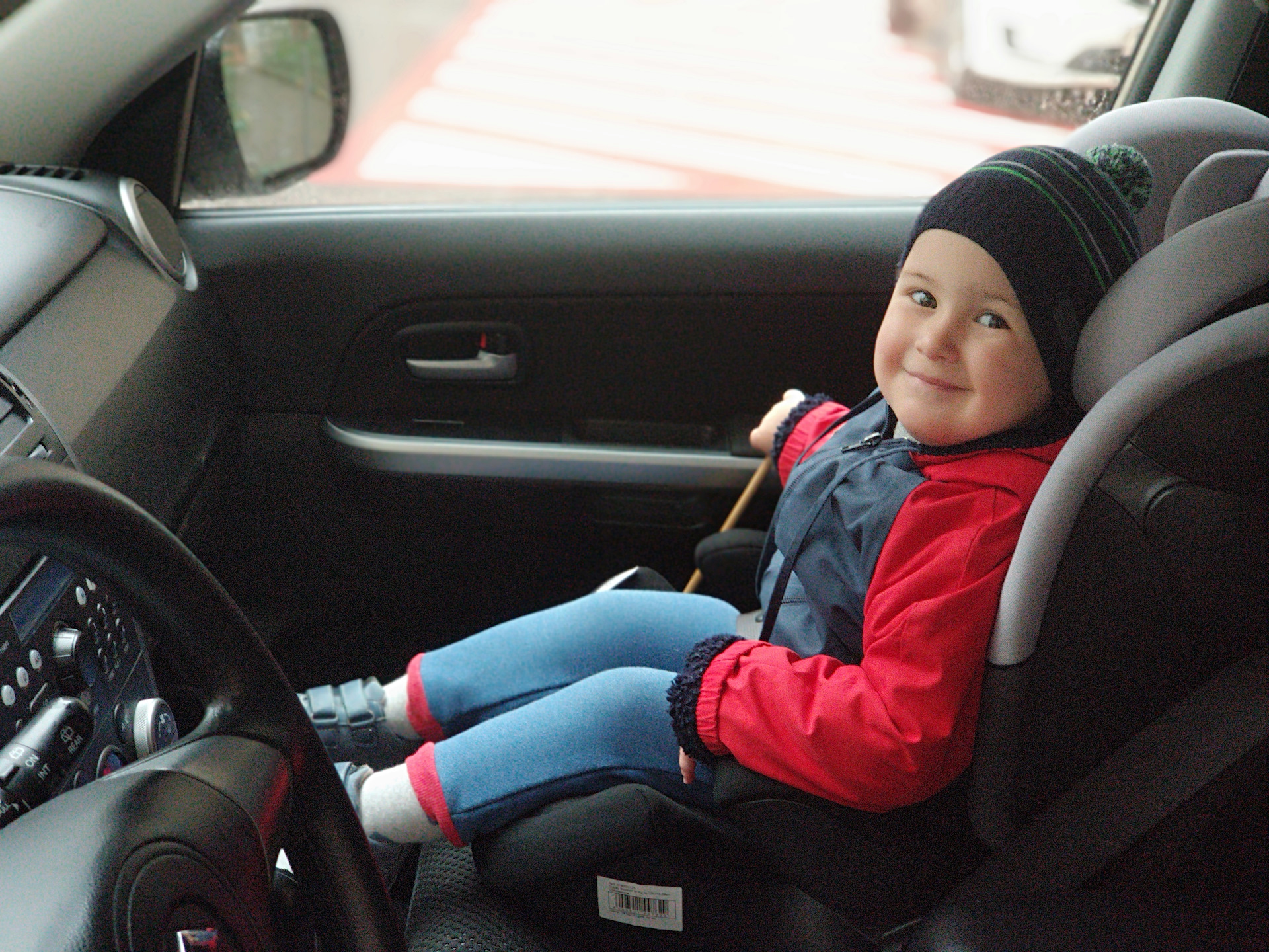 Ребенок 10 лет на переднем сиденье. Детское кресло на переднем сиденье автомобиля. Автокресло на переднее сиденье. Автомобиль для детей. Для малышей. Машины.