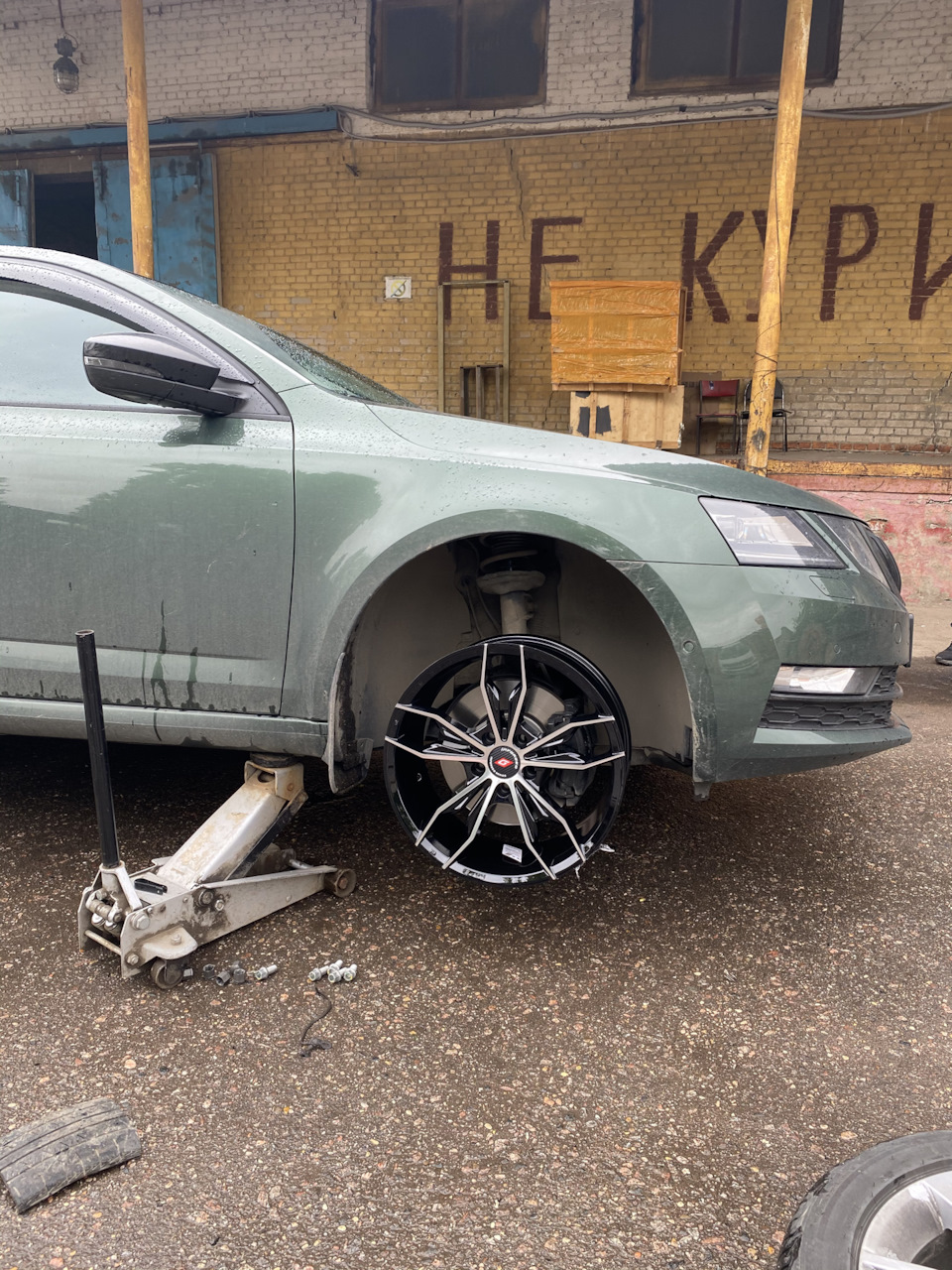 Примерка дисков r18/r19 — Skoda Octavia A7 Mk3, 1,8 л, 2019 года | тюнинг |  DRIVE2