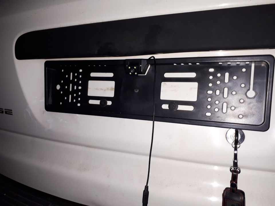 11. Номерная рамка с камерой — Dodge Caravan IV, 2,4 л, 2002 года ...