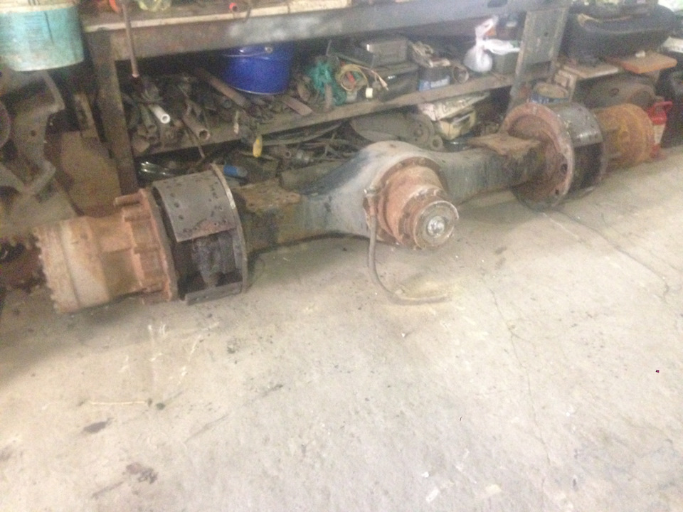 Пневмоподвеска камаз 43502. Камаз мадара 6522. Камаз 1 мост. Урал некст передний мост. Задний мост камаз 4310.