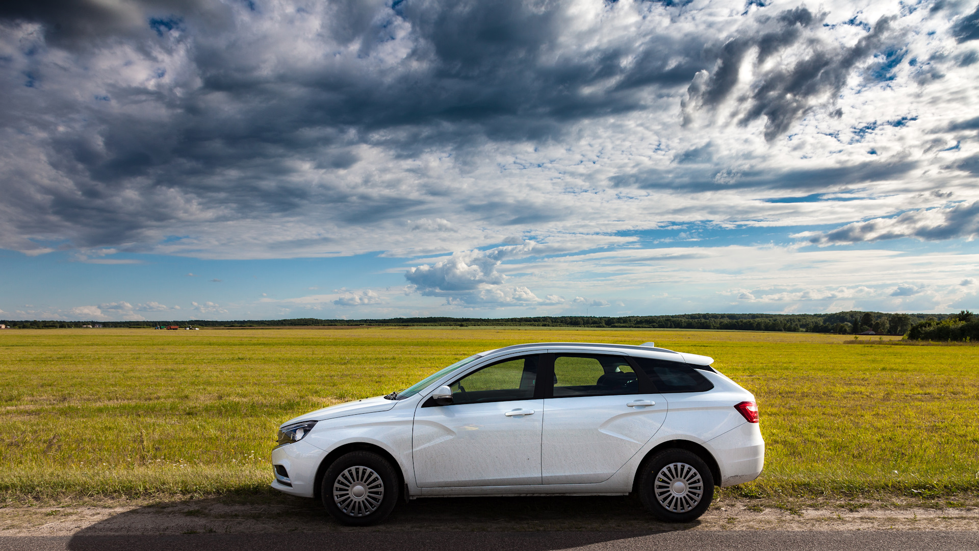 Lada Vesta SW белая