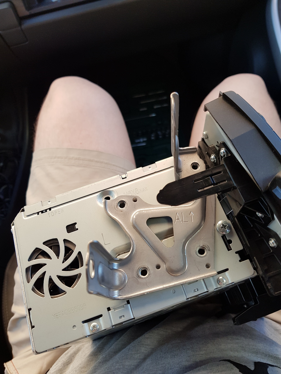 Снимаем кронштейн. — Toyota Prius (30)