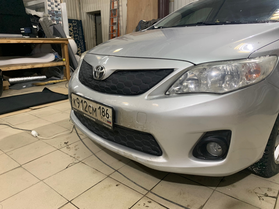 Утеплитель решетки радиатора хайлюкс. Утеплитель радиатора toyota succeed. Утеплитель решетки радиатора тойота хайлюкс. Утеплитель решетки радиатора зимняя на lc 200. Утеплитель радиатора тойота.