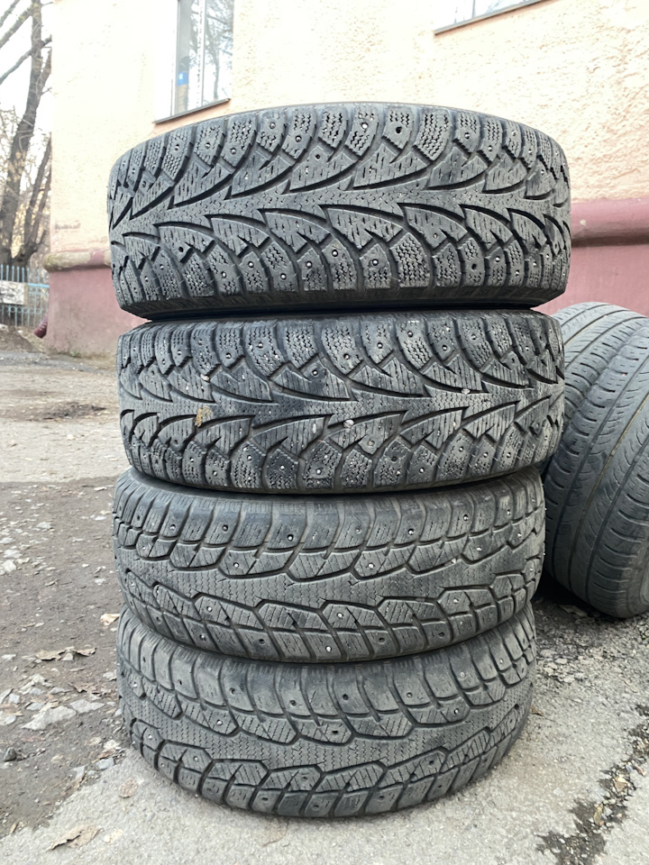 Шины зимние шипованные 185/65 R14, штампованные диски 14 ET0 4x100. Б/у ...