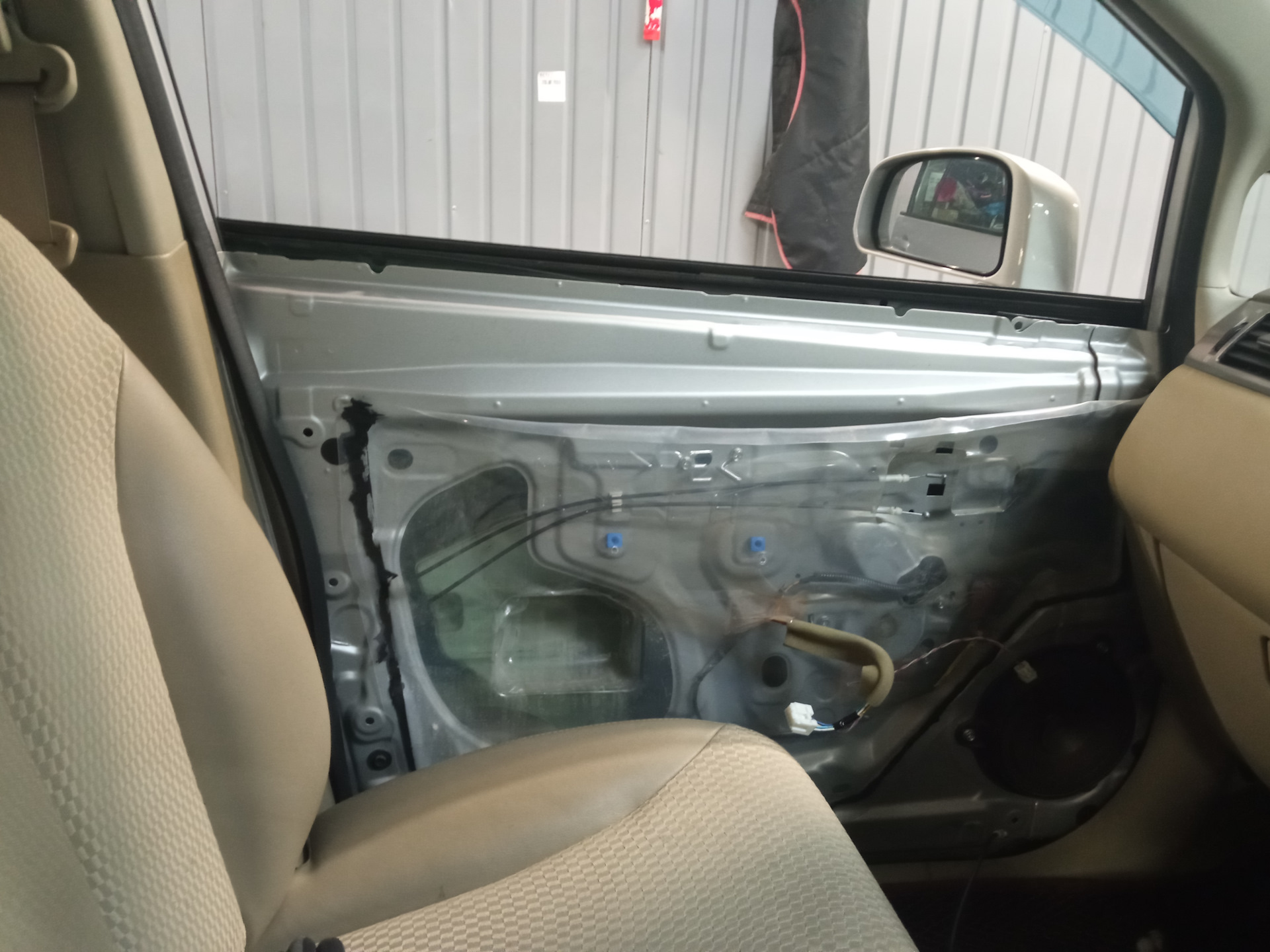 дверь задняя для Nissan Tiida, 2004 - 2014 гг. (82101EE050A) артикул 74958. Купи