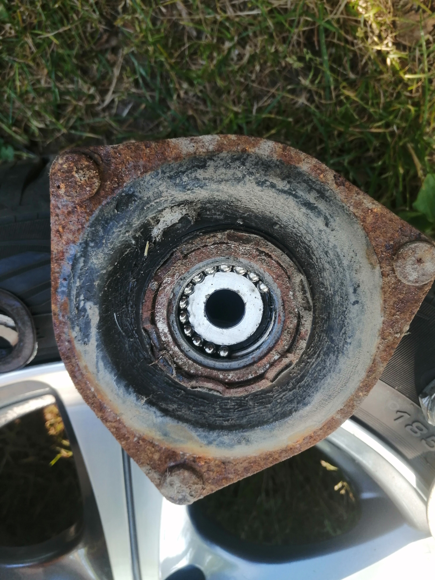 35.Новые амортизаторы, опорники, рулевые наконечники. — Lada 2115, 1,6 ...