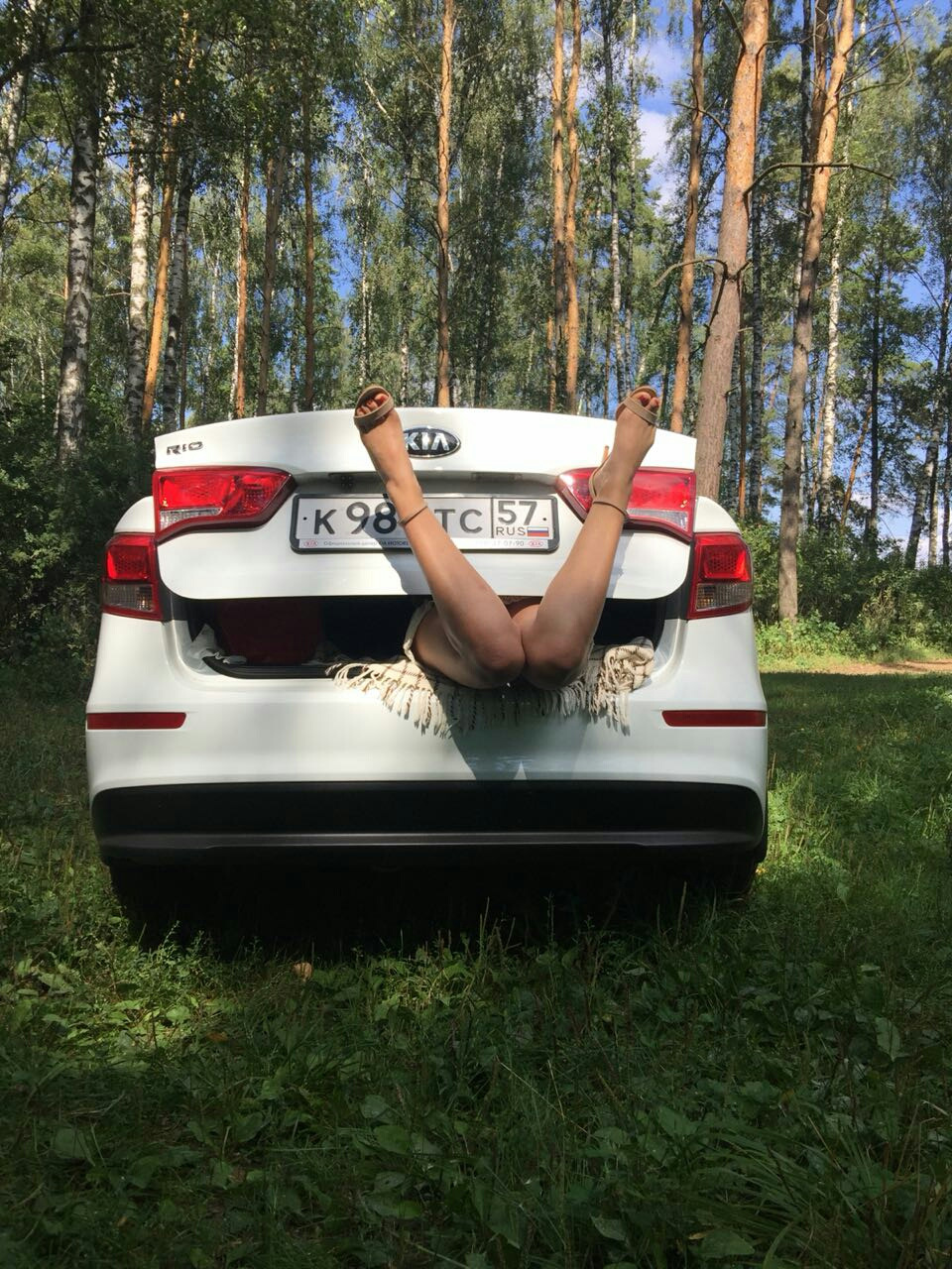 Увеличим объем багажника. Электрозамок все таки установлен ...