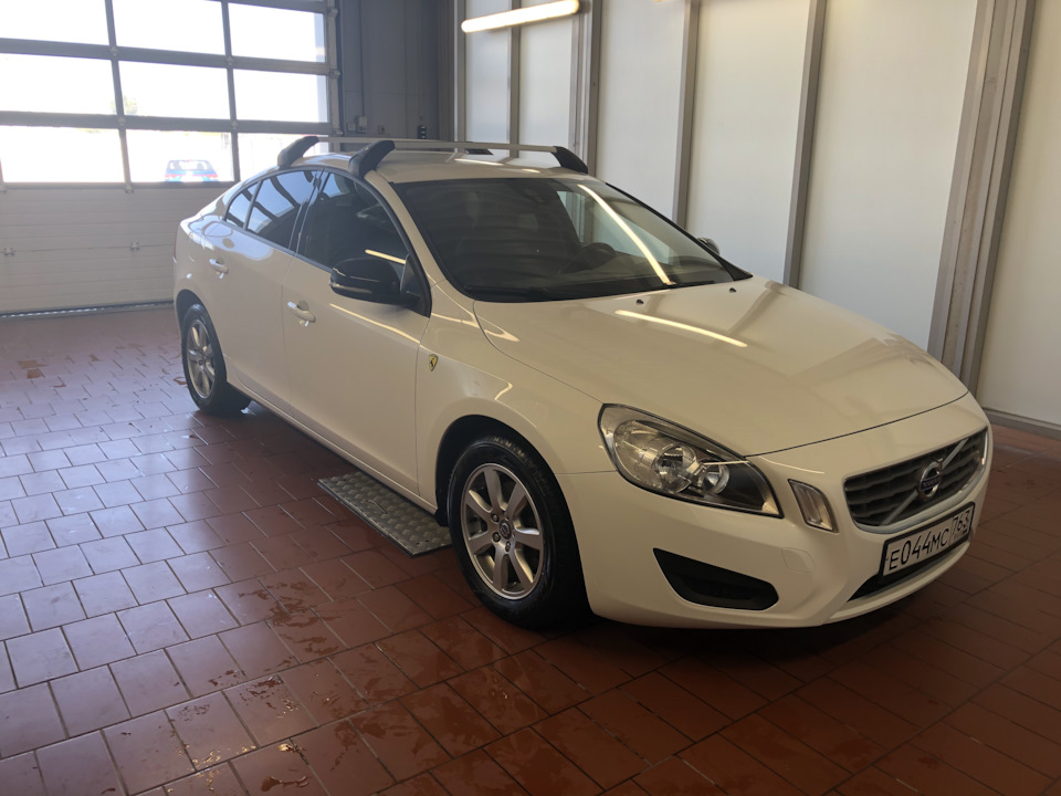 Эмблема Volvo Лось — Volvo S60 (2G), 2 л., 2013 года | тюнинг | DRIVE2