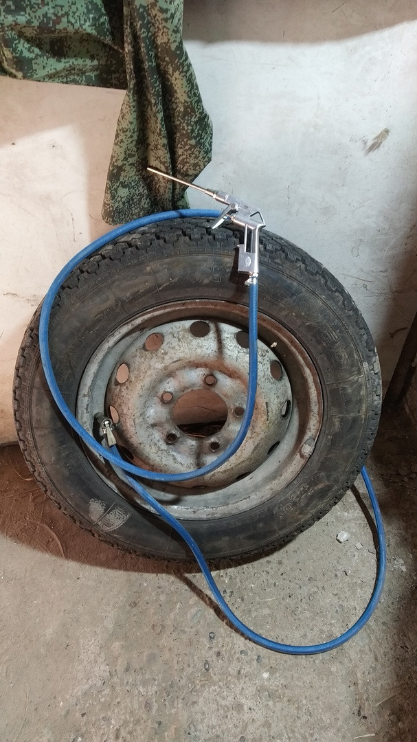 -для продувки использовал свой первый компрессор))) без юмора никуда))) — Lada 4x4 3D