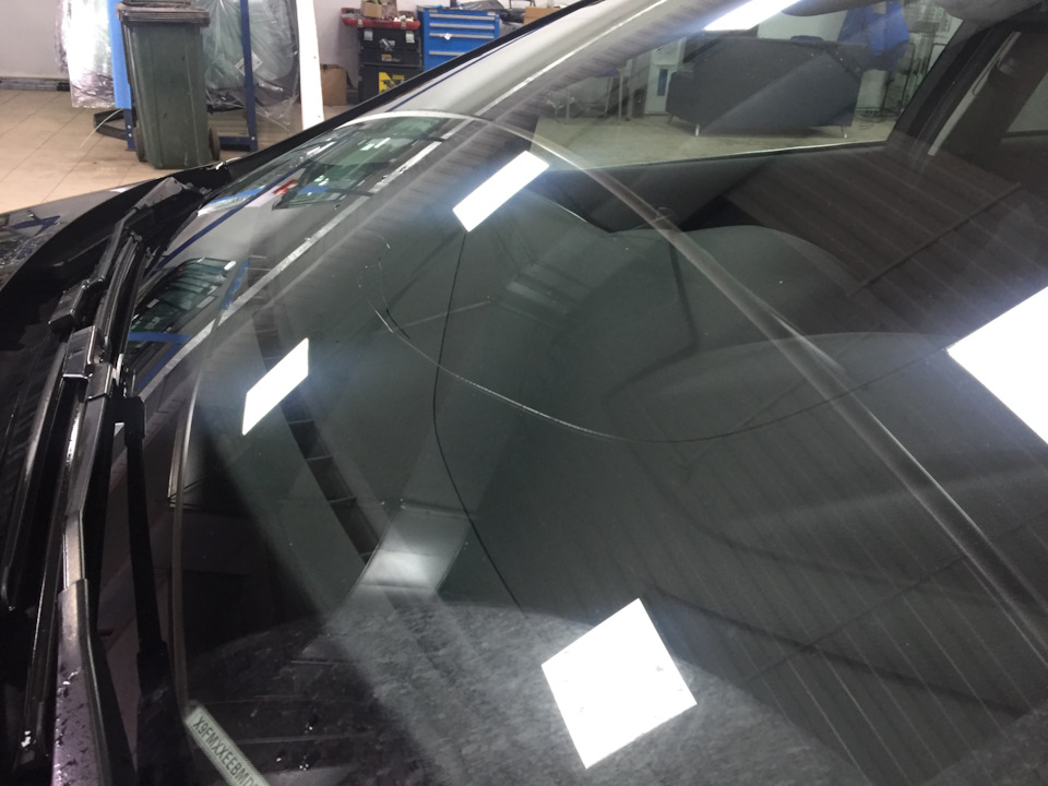 МКАД, грузовик, камень, замена лобового — Ford Focus III Sedan, 1,6 л ...