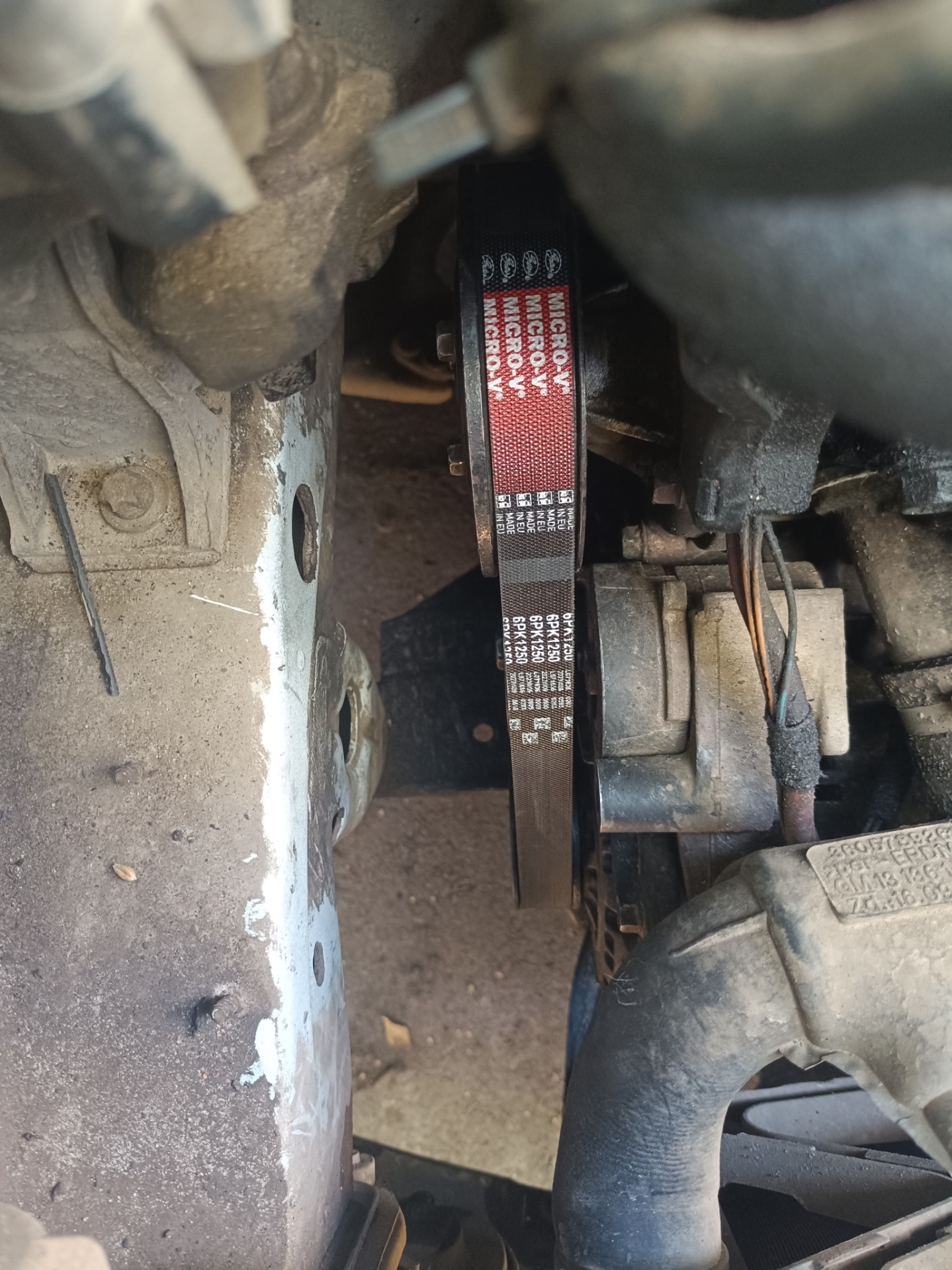 Замена приводного ременя 6PK1250 — Opel Combo C, 1,7 л, 2004 года ...