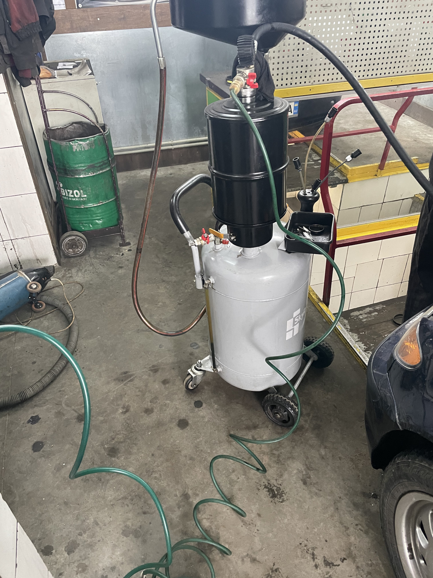 Замена Oil — BMW 3 series Touring (E46), 2 л, 2002 года плановое ТО