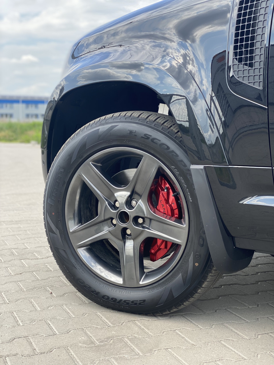 New Video Land Rover Defender Painting brake calipers Candy Red