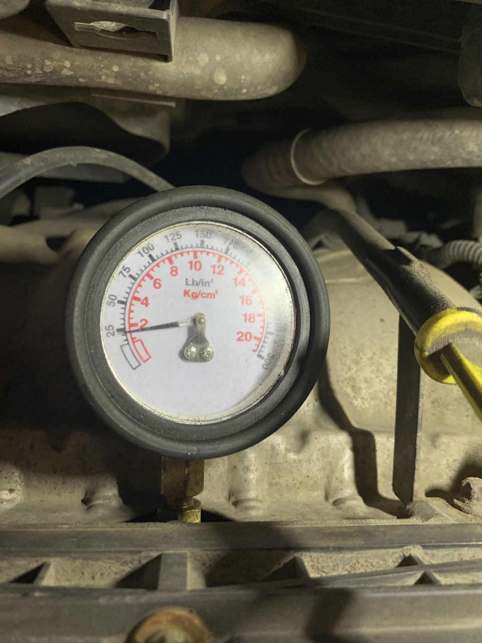 Как замерить давление масла в двигателе. 1.2 Авео замер давления масла. Замер давления масла z16xer. Замер давления масла 1.8 TSI.