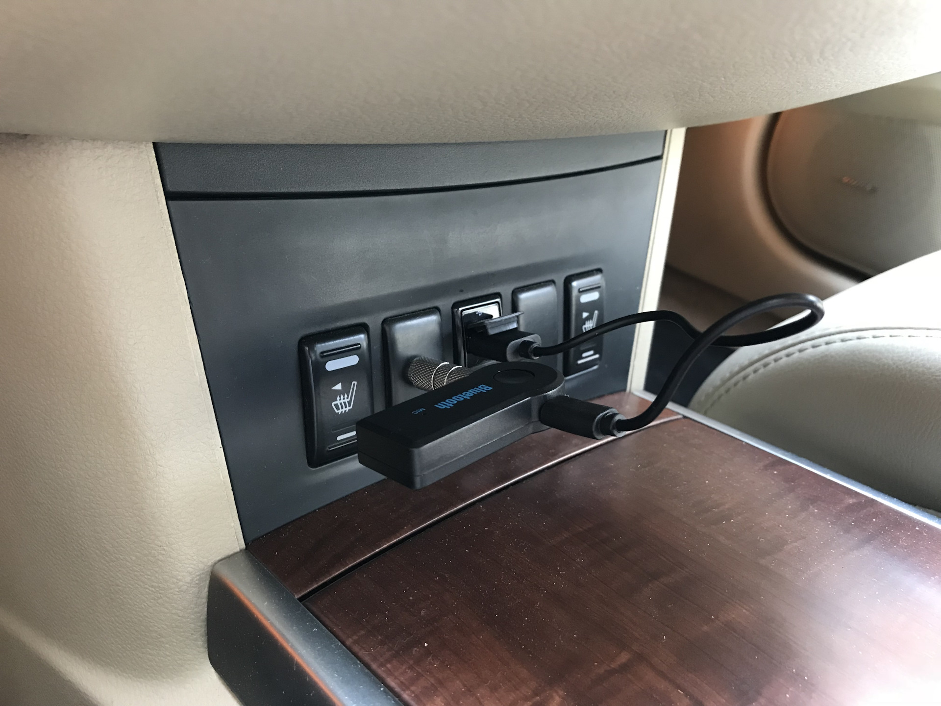 Аукс ниссан. Аукс Ниссан Теана 2006 2.4. Nissan Teana 2006 aux. Aux Nissan Teana j31. Блютуз аукс для Теана j32.