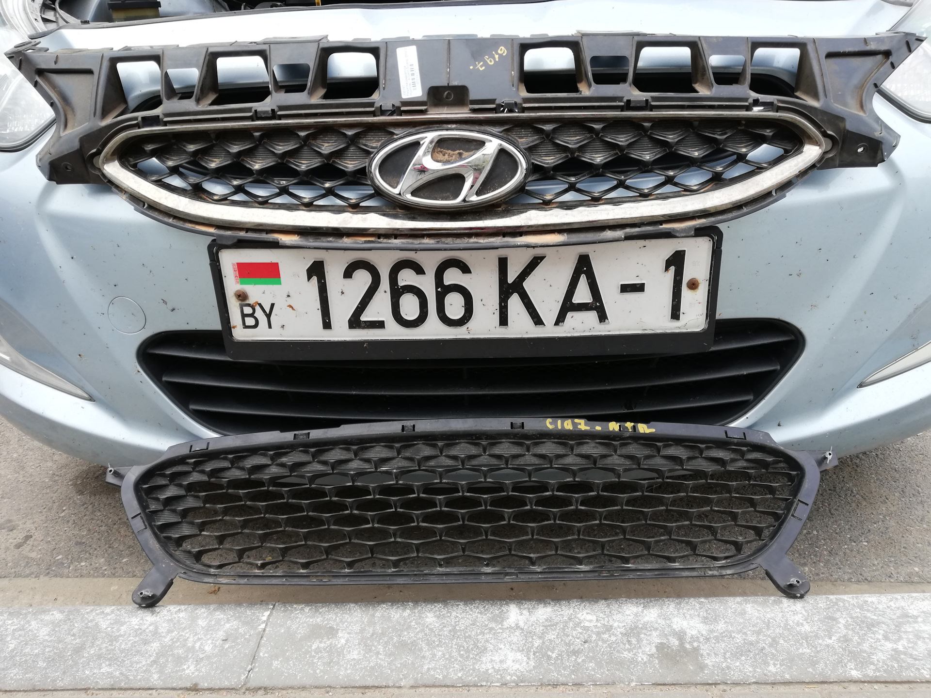 Как снять решетку солярис Еще немного Австралии в мой Солярис - Hyundai Solaris Hatchback, 1,6 л, 2012 год