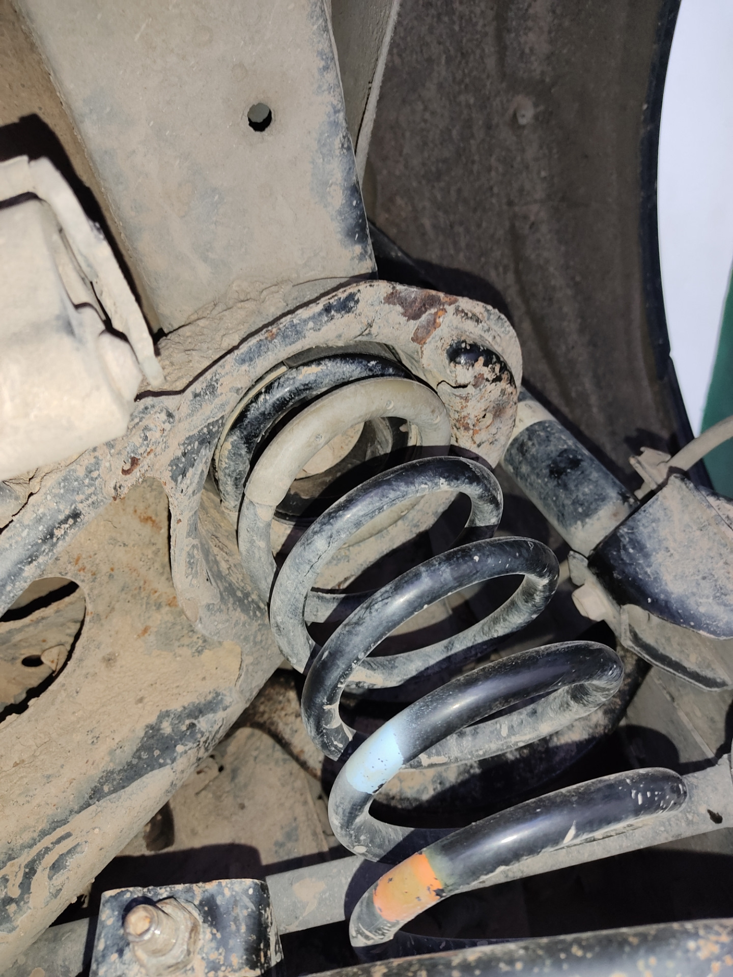 Джип гранд чероки 2006 сход развал. Колеса форд фокус 2 задние. Колеса домиком форд фокус 2. Рычак схождение развала бмв е 60. Почему передние колеса домиком.