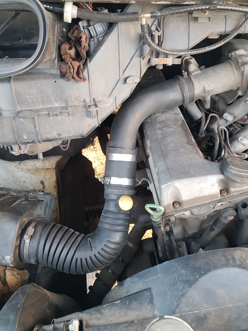 Лопнул впускной патрубок и сосал воздух — Mercedes-Benz Sprinter (1G ...