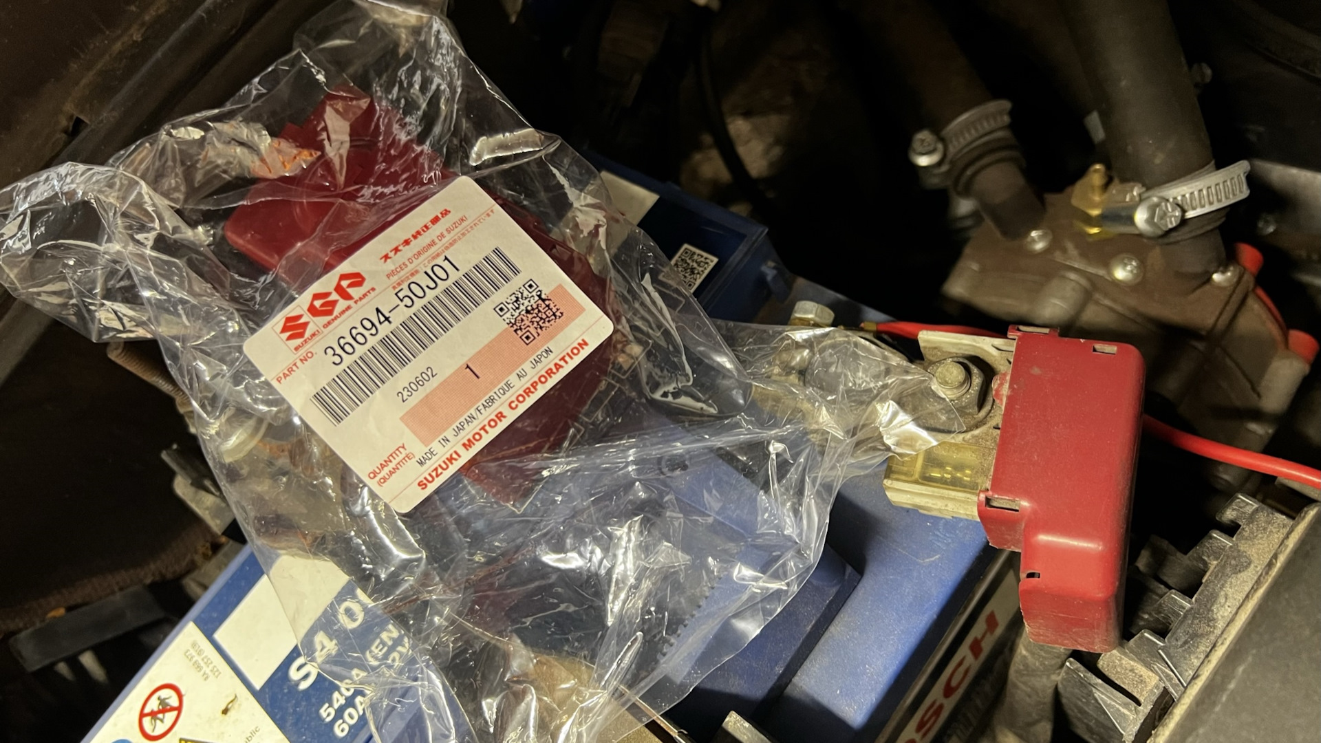 Battery terminal cover — Suzuki Vitara XL7, 2,7 л., 2004 года