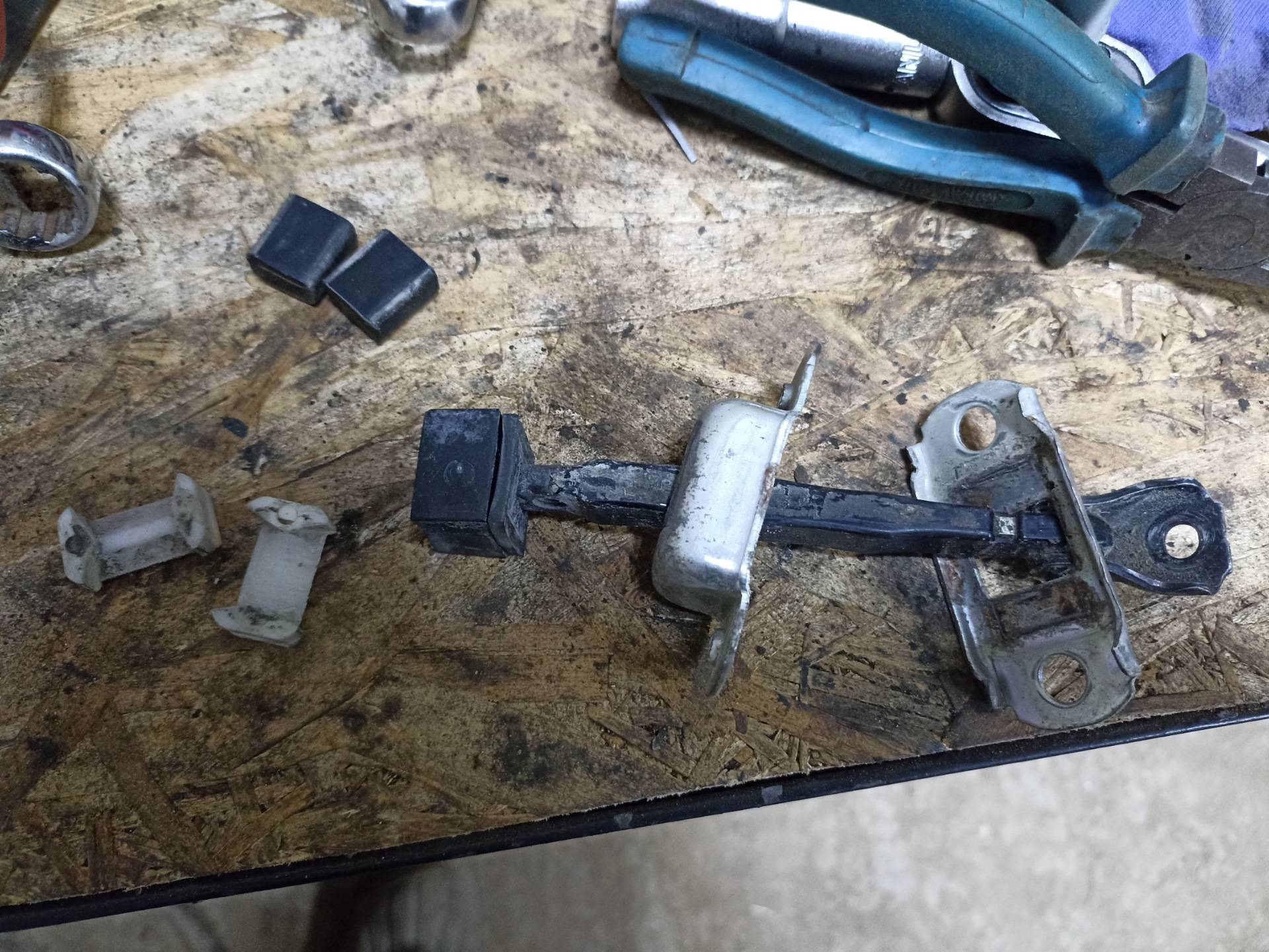 Ограничители дверей — Mitsubishi Lancer IX, 1,6 л, 2007 года | своими ...