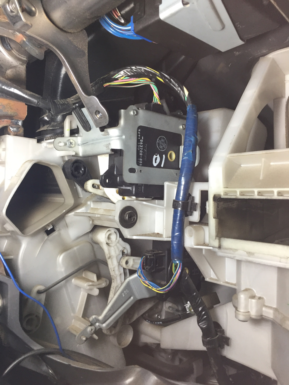 Сервопривод печки. — Lexus GX (UZJ120), 4,7 л, 2005 года | своими ...