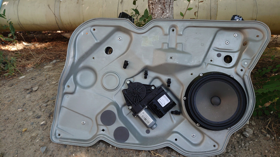 Устранение скрипа стеклоподъемников и замена заклепок щита дверей на ...